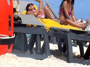 incroyable plage deux filles latin topless punta cana 001