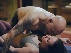Regardez la star de Hollywood Casey Calvert se soumettre à son ex et