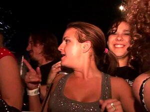 Vidéo de SpringBreakLife : Up The Skirt Dancing On Bar
