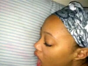 Sexy fille de ghetto ébène américaine se fait baiser en levrette