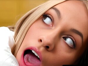 Une Étudiante Sauvage Se Fait Défoncer La Chatte Par Son Professeur