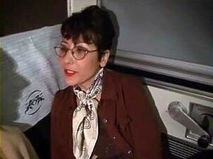Cette MILF française mature assume pleinement son rôle de cougar