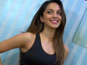 Beauté indienne dans le spectacle de cul de Jean