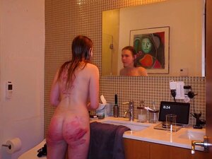 La coquine douloureuse et lubrique se régale d'une action de vissage