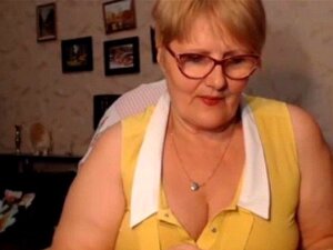 Grosse grand-mère montre son trou du cul sur Cam crankcamscom. Grosse