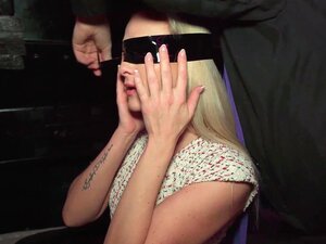 La belle-mère sexy aux cheveux dorés que j'aimerais baiser a les