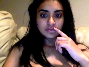 Fille Desi se masturbant en solo dans un porno indien gratuit