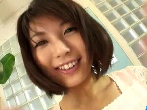 Découvrez le charme séducteur de la magnifique femme au foyer