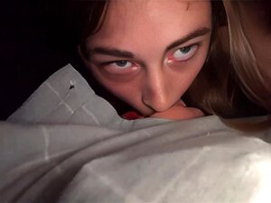 SALOPE AUTO STOPPEUSE SUCE MA QUEUE DANS LA VOITURE ET VIENT CHEZ MOI