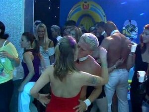 Soirée chaude de sexe en club, orgies faites maison et belles