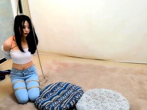 Bondage chinois - Attaché dans un jean