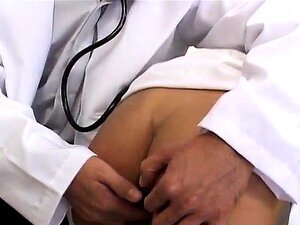 L'infirmière Erena Fujimori adore la bite et le vibromasseur