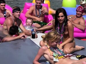 Des belles-belles-filles folles se dévoilent en public ! Regardez ces
