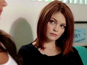 La douce Ava Addams tribote une rousse fraîche