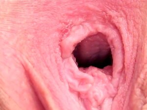 Une nana tchèque particulière ouvre son pot de miel mouillé à