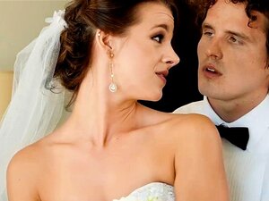 Le beau-fils et sa fiancée ont apprécié le plan à trois avec la