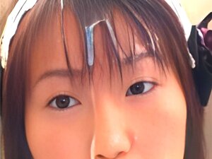 Kasumi Kobayashi habillée comme une poupée reçoit une énorme