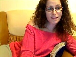 La copine sexy de webcam montre ses seins et sa chatte, l'ange roumain