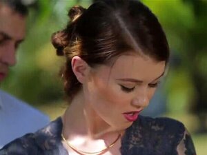 Misha Cross, une belle salope, bukkake dans le jardin