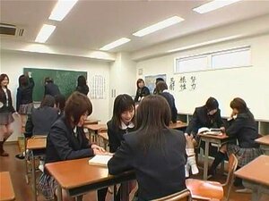 Fille japonaise folle dans le meilleur sexe de groupe, vidéo POV JAV