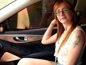 CASTINGCOUCH-X Tête rousse aux taches de rousseur ramassée par un