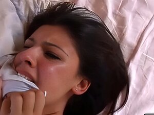 Une Milf Amateur Sexy Se Fait Défoncer Le Cul En Levrette dans une