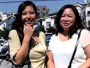 De vraies amatrices de fête baisent dans un plan à trois