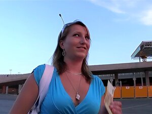Agent Public Blonde baise un inconnu en public