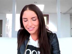 La jolie Giselle se prend une énorme bite dans la chatte et reçoit