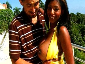 fille de l'île aux gros seins Lil Chica