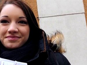 Une brune tchèque amateur ramassée dans la rue puis clouée par un