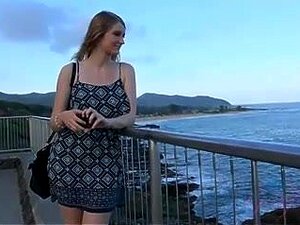 Avant de faire du snorkeling, Summer reçoit une belle éjaculation