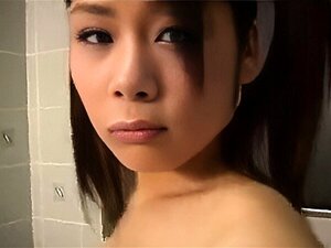 Une maman japonaise baise l'ami de son fils (non censuré)