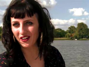 Luz en a besoin une fois par jour. Luz aime regarder du porno mais