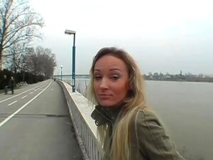 beauté époustouflante découvre ses racks chauds et fermes dans la