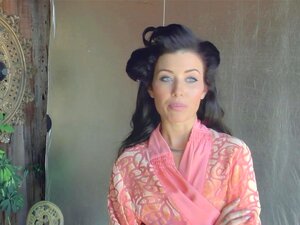 Dans les coulisses avec Miss novembre 2013 Gemma Lee Farrell, entrez