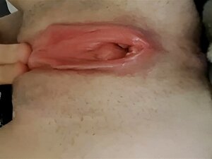 FEMME FONTAINE VIENT SUR LE DIVAN 