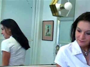 Renee en a une dans chaque trou