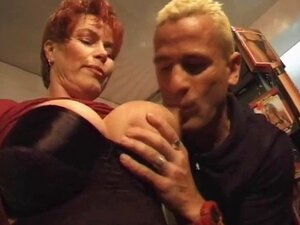 MILF rousse-shorthair fumant-fétichisme