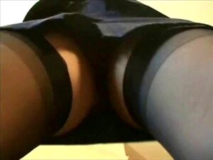 Voyez cette blonde sulfureuse explorer ses désirs les plus profonds