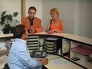 Fist fucking dans le cabinet du médecin