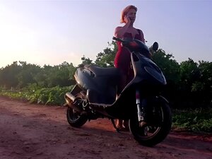 La belle-mère sexy d'Alexia que j'aimerais baiser aime souffler son