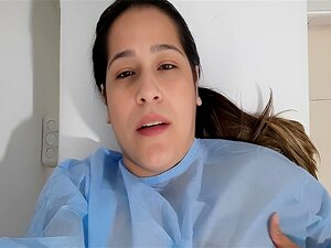 Mes doigts ne suffisent pas, ma chatte veut se sentir plus, le docteur