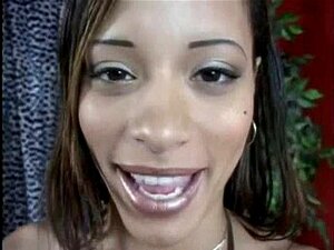 Nautica Binx anal. Déesse à la peau claire !