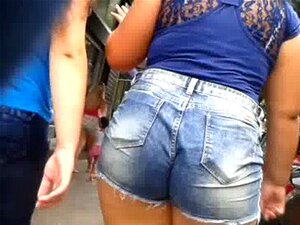 NUN MEGA ASS GG Twerk en shorts de jean choqués / 2