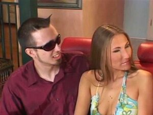 Brune échangiste chaude amateur. Brune échangiste chaude