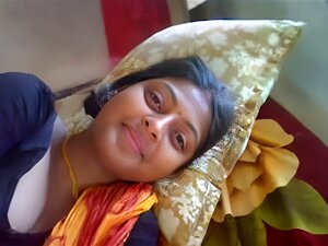 Belle Desi Bengali Boudi avec son Devar aux seins sexy découverts