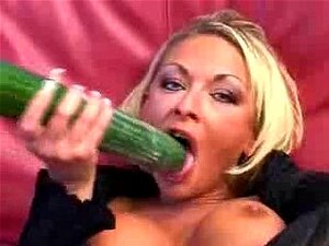 concombres et bouteilles dans le cul et la chatte