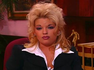 Gouines de bureau en chaleur bouchant les deux trous, blonde et brune,