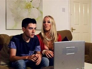 Vidéo porno de succion de bite avec Rebecca More et Jordi El Niño